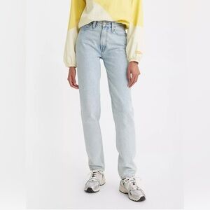 Levi’s High Waisted Taper Jeans in Light wash (size 24)